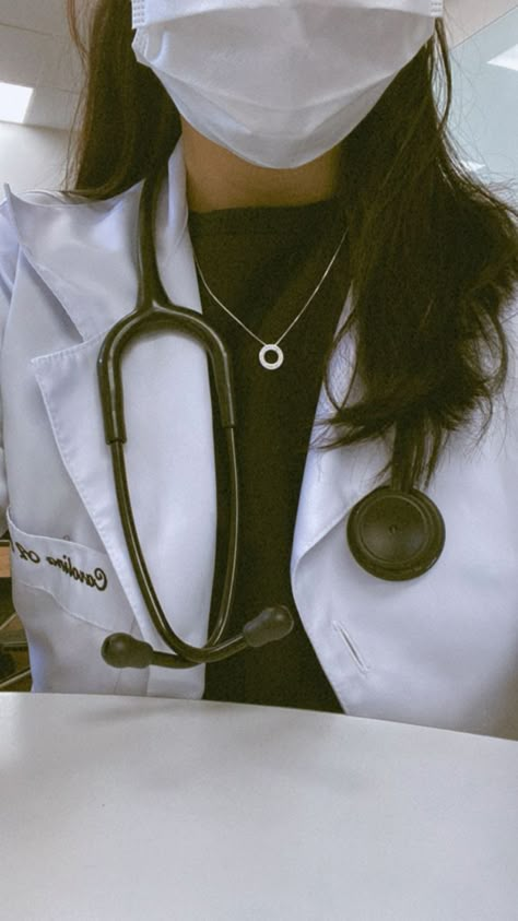 Indian Doctors Women, Medical Doctor Outfit Women, White Coat Outfit Medical, Medical Photography, Nurse Aesthetic, Doctor Outfit, Future Doctor, Medical Outfit, Best Poses For Pictures