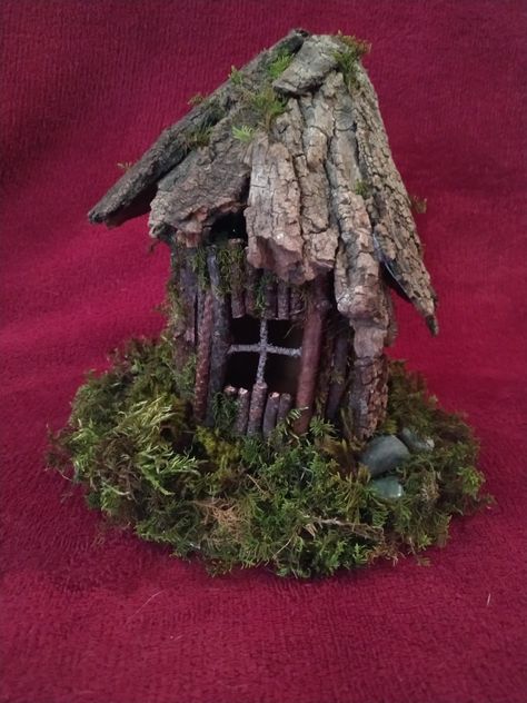 Rustic Fairy House, Nature Fairy House Diy, Fairy House In The Woods, Wooden Fairy Houses Handmade, Diy Fairy Tree House, Fairy House Outside, Bark Fairy House, Homemade Fairy Houses, Fairy House Diy Natural Materials