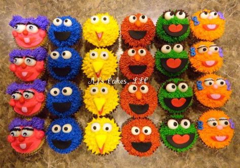 Sesame Street Cupcakes! * Seaseme Street Birthday Party, Sesame Street Birthday Party Ideas Boy, Elmo Birthday Party Boy, Sesame Street Birthday Cakes, Marble Cupcakes, Sesame Street Cupcakes, Whipped Buttercream, Cookie Monster Birthday, Boys First Birthday Party Ideas