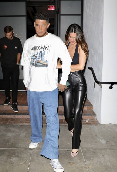 Devin Booker Kendall, Converse High Outfit, Miami Vice Outfit, Night Out Outfit Men, Converse Fits, Outfits For Teenage Guys, Kendall Jenner Video, Kendall Jenner Street Style, Nba Outfit