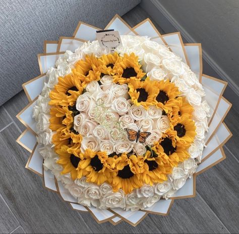 Yellow Flower Bouquet Aesthetic, 12 Roses Bouquet, Roses And Sunflowers Bouquet, Sunflower Bouquet Aesthetic, Yellow Flowers Bouquet, Papa Tag, Ribbon Rose Bouquets, Roses Bouquet Gift, Ribbon Flowers Bouquet