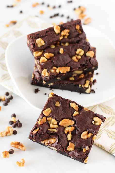 Gluten Free Vegan Walnut Brownies. Fudgy, chewy brownies, loaded with crunchy walnuts. My kind of brownie! Brownies Fudgy, Brownie Bars, Walnut Brownies, Dairy Free Chocolate Chips, Chewy Brownies, Gluten Free Flour Blend, Clean Eating Breakfast, Chocolate Hazelnut Spread, Melting Chocolate Chips