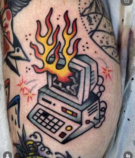 Old Computer Tattoo, Computer Tattoo, American Traditional Old School, Tv Tattoo, Traditional Windows, School Computers, Old School Tattoos, Fire Tattoo, Old Computers