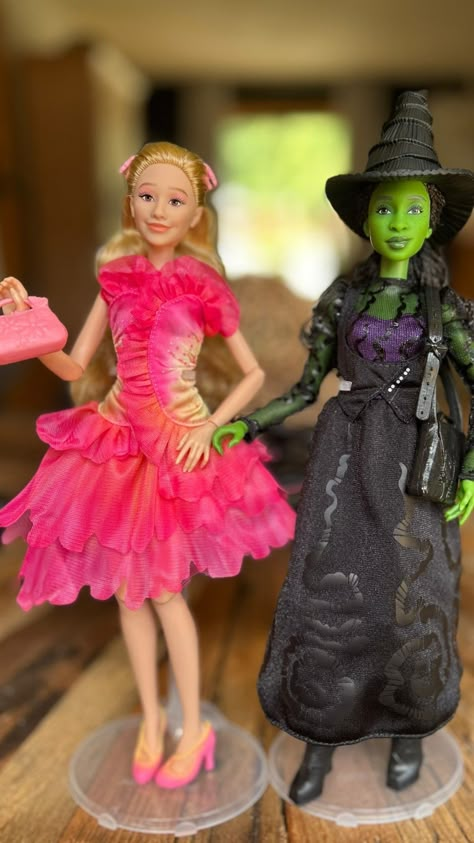 Wicked Dolls 2024, Wicked Aesthetic, Sapo Kermit, Broadway Wicked, Wicked Movie, Broadway Costumes, Broadway Nyc, Wicked Musical, Glinda The Good Witch