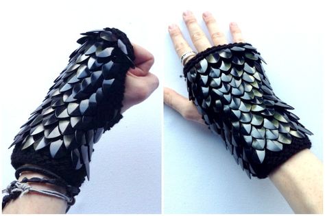 Dragon Gloves, Halloween Diy Party, Monster Hands, Armor Fantasy, Spooky Ideas, Diy Party Ideas, Diy Halloween Projects, Halloween Party Diy, Cool Mom