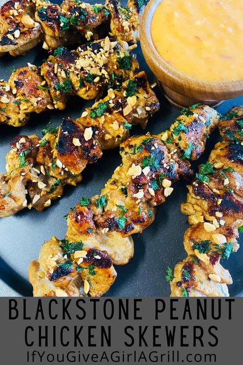 chicken kabobs topped with peanuts Healthy Blackstone Griddle Recipes, Healthy Blackstone, Grill Dishes, Blackstone Chicken, Blackstone Griddle Recipes, Blackstone Recipes, Chicken Lo Mein, Blackstone Grill, Bbq Chicken Salad