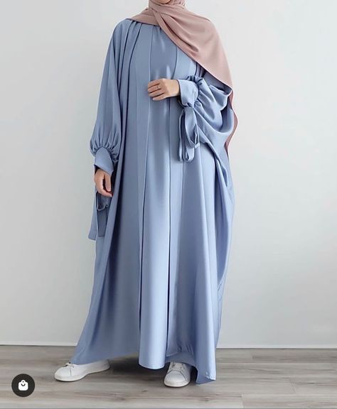 Abaya Dress Design, Burqa Design, Simple Abaya Designs, Modest Fashion Muslim, Abaya Styles, Simple Abaya, Muslimah Fashion Casual, Fashion Abaya, Islamic Fashion Dresses