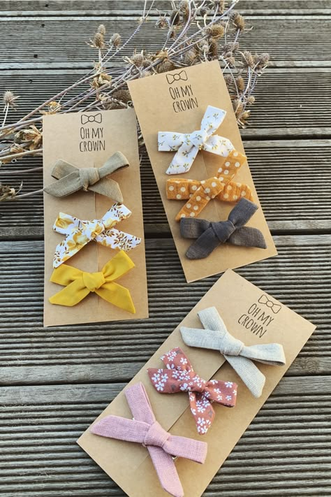 Linen Hair Bows, Newborn Hair Bows, Hair Accessories Display, Girls Hair Bows Diy, Hair Acessories, Diy Hair Accessories Ribbon, Sewing To Sell, Hair Clips Diy, Handmade Hair Clip