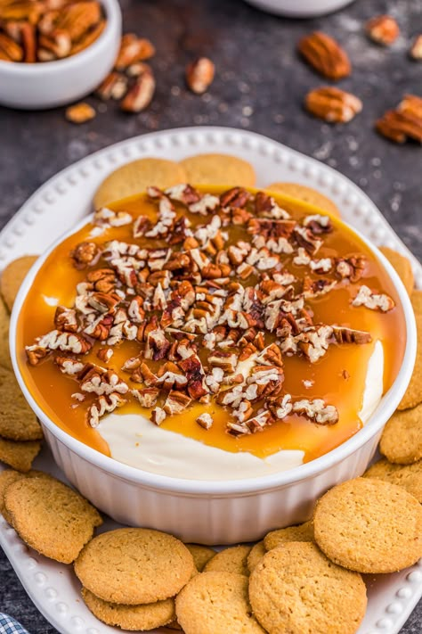 Butterscotch Cheesecake Dip via @danadevolk Cheesecake Dip Recipe, Fudge Ice Cream, Cookie Deserts, Party Dip Recipes, Cheesecake Dip, Crunchy Pecans, Chip Dip, Dessert Dips, Baking Tins