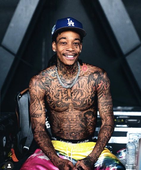 Wiz Khalifa Tattoos, Whiz Khalifa, Taylors Gang, Torso Tattoos, Muster Tattoos, Rapper Art, Chest Tattoo Men, Rap Wallpaper, Black Men Street Fashion