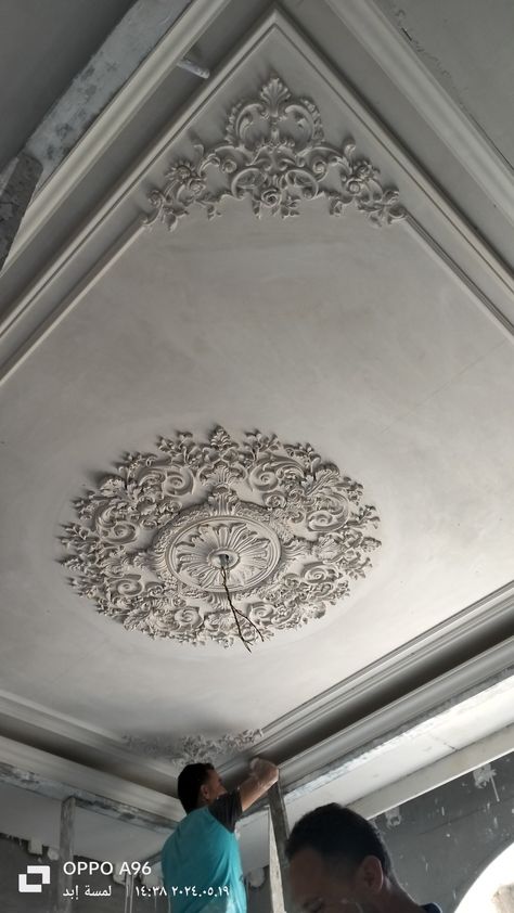 Vintage False Ceiling Design, French Ceiling Moldings, Roman Ceiling Design, Pop Designs For Bedroom Ceiling, Ornate Ceiling Moulding, Italian Ceiling Design, Parisian Ceiling Moulding, Pop Bedroom Ceiling, Ceiling Molding Ideas Living Room