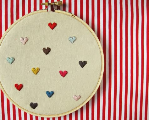 Embroidery Heart, Knitting Amigurumi, Embroidery Hoop Wall Art, Embroidery Hearts, Pola Sulam, Cute Embroidery, Simple Embroidery, 자수 디자인, Sewing Embroidery Designs