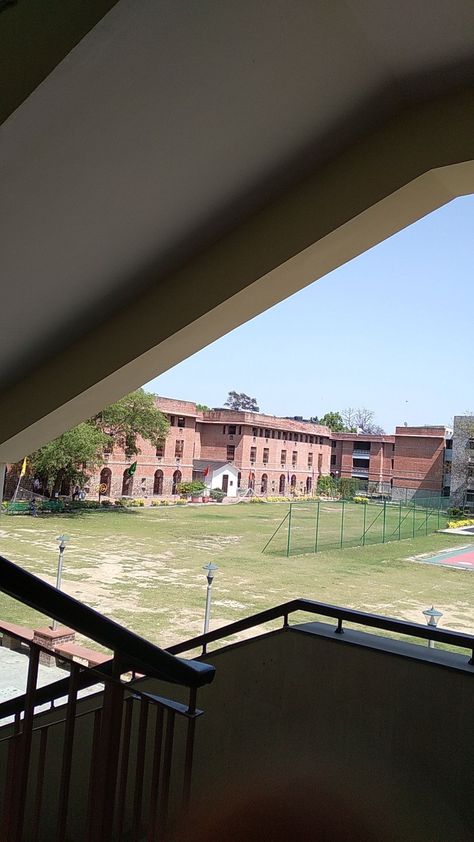 delhi university Delhi University Snapchat Stories, University Snapchat Stories, Miranda House, Night Bike Ride Video, Delhi University, Night Bike Ride, University Of Delhi, Volleyball Clubs, Instagram Symbols