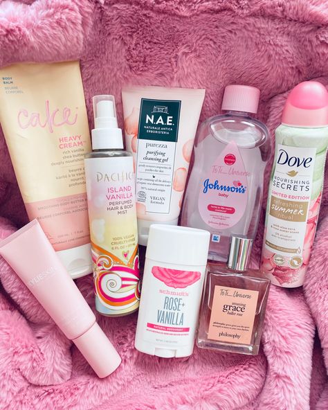 #cosmetics #skincare #beauty #bodyoil #dove #kyliecosmetics #pinterest #pink #pinkaestheticthemes #philosophy #baby Dove Shampoo Aesthetic, Dove Cosmetic, Shampoo Aesthetic, Dove Shampoo, Cosmetics Skincare, Body Balm, Hair Perfume, Skin Secrets, Cleansing Gel