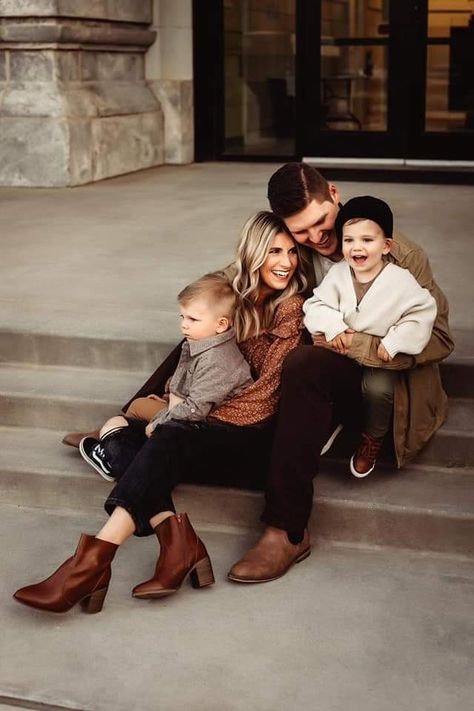 Fall Urban Family Photos, Urban Holiday Family Photos, Family Pictures On Steps, Family Pics Downtown, City Vibe Family Photoshoot, Street Wear Family Photoshoot, Urban City Family Photoshoot, Downtown Family Pictures, Family Photoshoot Stairs