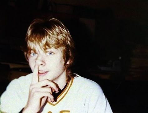 Young Kurt Cobain, Kurt Cobain Pfp, Curco Vein, Nirvana Songs, Donald Cobain, Nirvana Kurt Cobain, Nirvana Kurt, Smells Like Teen Spirit, 90s Grunge