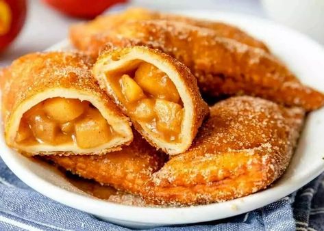 Small Apple Pies, Mardi Gras Desserts, Fried Apple, Fried Apple Pies, Apple Hand Pies, Fried Pies, Easy Apple Pie, Apple Pie Recipe, Fried Apples