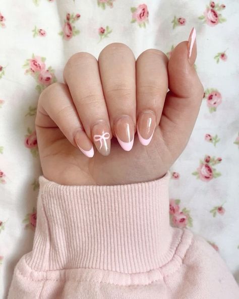 Coquette Nails Bow, Couqutte Nails Bow, White Nails With Pink Bow, Pink And White Bow Nails, Pink Bows Nails, Nails Acrylic Bow, Baby Pink Nails With Bow, Nail Inspo For Back To School, Coquette Bow Nails