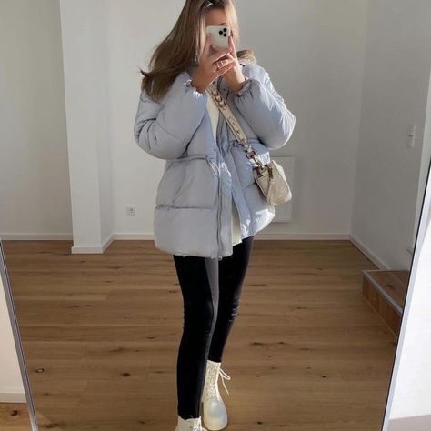 Light Blue Puffer Jacket Outfit, Gray Puffer Jacket Outfit, Grey Puffer Jacket Outfit, White Boots Ankle, Blue Jacket Winter, Blue Puffer Jacket Outfit, Puffer Jacket Outfit Winter Style, Grey Jacket Outfit, Light Blue Puffer Jacket