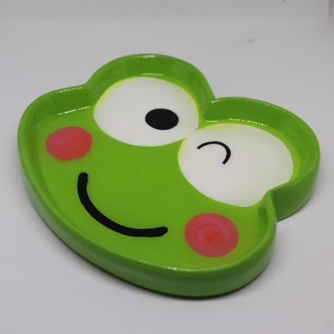 Frog Ashtray Clay, Ceramics Bowls Designs, Frog Jewelry, Diy Pottery Painting, Clay Plates, Painted Pots Diy, Diy Air Dry Clay, Air Dry Clay Projects, Clay Diy Projects