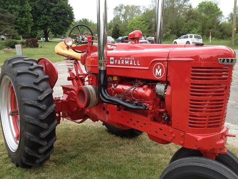 Cohort Sighting: International Farmall M V8 – Can I Take It For A Spin? | Curbside Classic Farmall M, Farming Family, Pulling Tractors, International Harvester Tractors, Tractor Pictures, Chicken Tractors, Lawn Mower Tractor, International Tractors, Farmall Tractors