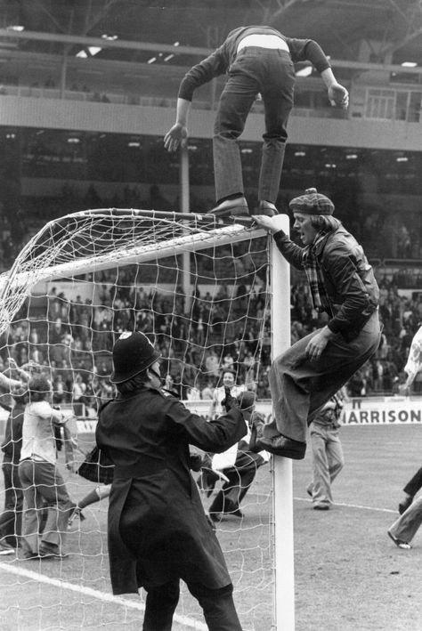 Football Hooliganism, Cold Photos, Scotland Football, Football Aesthetic, Football Casuals, Football Photography, Football Images, Classic Football Shirts, Football Fashion