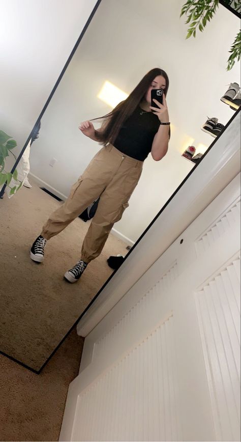 Cargo With Converse, Black Cargo Pants With Converse, Pants With Converse, Black Platform Converse Outfit, Converse Platform Outfit, Black Platform Converse, Converse Fits, Outfit Converse, Converse Outfit