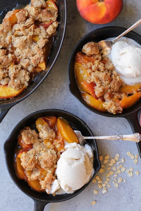 Vegan Peach Crisp, Vegan Peach Cobbler, Vegan Peach, Dessert Oreo, Coconut Dessert, Grain Free Diet, Peach Crisp, Fruit Cobbler, Brownie Desserts