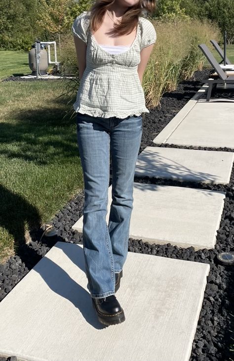 Docs With Jeans Outfit, Flared Jeans Doc Martens, Docs And Flare Jeans, Flare Jeans Outfit Vintage, Spring Outfits With Flare Jeans, Spring Outfits Flare Jeans, Cool Spring Outfits 2023, 90s Flare Jeans Outfit Aesthetic, Spring Outfit Ideas For School