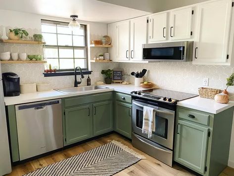 Green Kitchen Paint, Sage Kitchen, Sage Green Kitchen, Green Kitchen Cabinets, Green Cabinets, Kitchen Nook, Kitchen Cabinet Colors, Kitchen Redo, Kitchen Paint