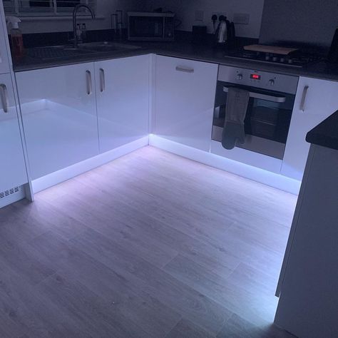 Andy & Reece on Instagram: “Mega impressed with my kitchen plinth lighting hack 💡 cost a total of £28 & no more than 5 minutes to fit! All this took was a 5m LED strip…” Kitchen Lights Led, Kitchen Decor Led Lights, Kitchen Kickboard Lighting, Kitchen Under Lighting, Led Kitchen Aesthetic, Kitchen Plinth Lighting, Kitchen Strip Lighting Ideas, Bathroom Led Lighting Ideas, Ambient Kitchen Lighting