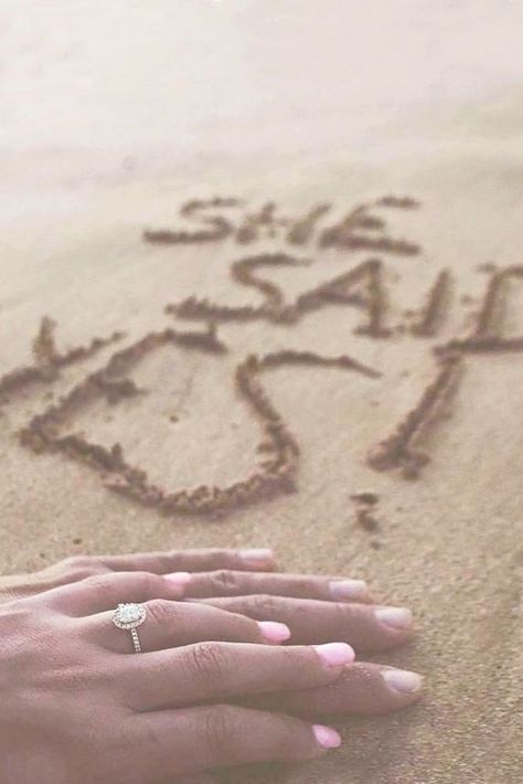 Engagement Pictures Beach, Engagement Announcement Photos, Top Engagement Rings, Couple Engagement Pictures, Engagement Pictures Poses, Beach Engagement Photos, Engagement Announcement, Wedding Engagement Photos, Pre Wedding Photoshoot