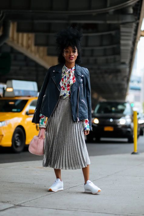 Refined Branding, New York Fashion Week Street Style, New Rock, Looks Street Style, Spring Street Style, Style Spring, A Skirt, Cool Street Fashion, Fashion Week Street Style