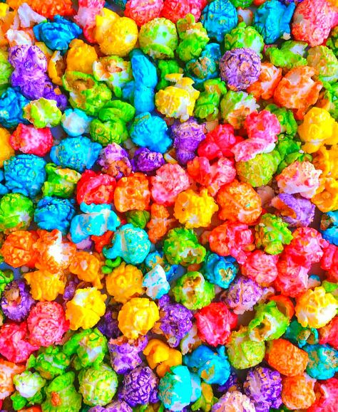 Rainbow POPCORN!!!! Popcorn Wallpaper, Pride Food, Kawaii Inspiration, Rainbow Popcorn, Colored Popcorn, Inspiration Moodboard, Kettle Corn, Rainbow Candy, Popcorn Recipes