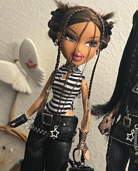 Custom Bratz Dolls, Mexican Bratz Doll, Bratz Hair, Bratz Doll Aesthetic, Bratz Aesthetic Outfit, Dolls Aesthetic, Bratz Fashion, Bratz Y2k, Bratz Aesthetic