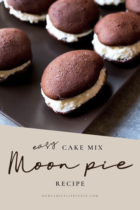 Easy Homemade Moon Pie Recipe using cake mix cookies and marshmallow cream filling made from scratch and perfect to satisfy your sweet tooth Moon Pie Cookies, Moonpies Recipe, Eclipse Party Desserts, Moon Themed Desserts, Moon Pies Recipe Easy, Eclipse Dessert, Eclipse Party Food, Eclipse Recipes, Moon Pie Cake