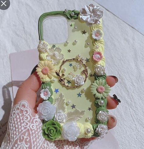 Custom Phone Cases Diy, Cream Glue Phone Case, Spring Phone Cases, Decoden Diy, Phone Case Floral, Decoden Case, Diy Phone Case Design, Cream Glue, Decoden Phone Case