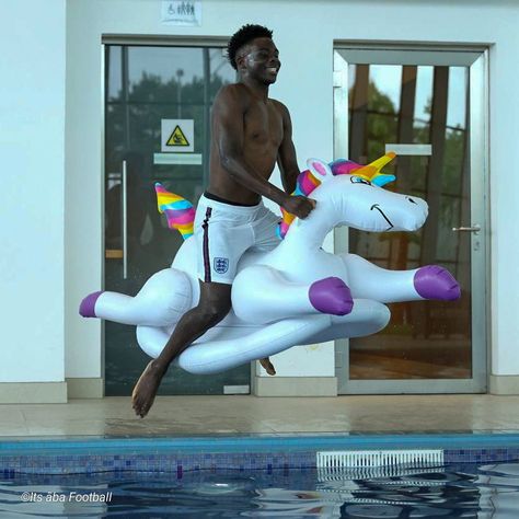 Arsenal Memes, Just Like Me Fr, England Football Players, Inflatable Unicorn, Uefa European Football Championship, Football Aesthetic, Ian Wright, Bukayo Saka, Hey Siri