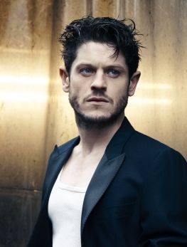 Iwan Rheon - Page - Interview Magazine (he is hot!) Ramsey Bolton, Iwan Rheon, Ramsay Bolton, Nikolaj Coster Waldau, Gra O Tron, Sansa Stark, Mötley Crüe, Film Serie, The Villain