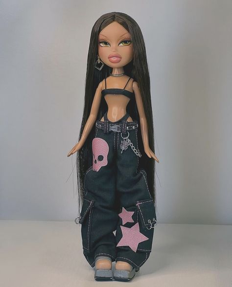 Bratz Core, Bratz Aesthetic Outfit, Игрушки Funko Pop, Rblx Avatar, Black Bratz Doll, Bratz Doll Outfits, Brat Doll, Bratz Girls, Bratz Inspired Outfits