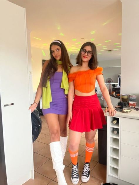 Daphne Scooby Doo Halloween Costume, Dafne Scooby Doo Outfit, Daphne Velma Costume, Duo Halloween Costumes Teenage Girl, Cute Velma Costume, Halloween Costumes Daphne, Daphne Outfit Ideas, Double Halloween Costumes, Daphne Costume Halloween