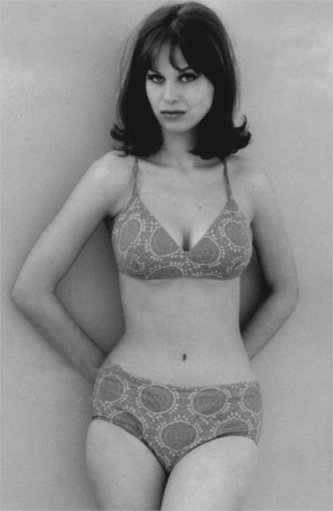 Lana Wood: American actress and younger sister of Natalie Wood Soft Natural Celebrities, Vintage Black And White Photography, Natural Kibbe Body Type, James Bond Women, Vintage Bikinis, Lana Wood, Body Essence, Peyton Place, Soft Natural Kibbe