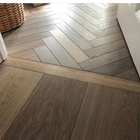 Parquet Herringbone, Luxury Wood Flooring, Wooden Plank Flooring, Timber Tiles, Parquet Pattern, Foyer Flooring, Herringbone Wood Floor, Mediterranean Style Homes, Herringbone Floor