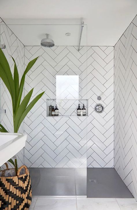 Modern Walk-in Shower with White Herringbone Subway Tile Walls Makeover Kamar Mandi, Bedroom Ensuite, Ensuite Shower Room, Bilik Air, Chevron Tile, Interior Vintage, Bad Inspiration, Bathroom Goals, Bathroom Reno