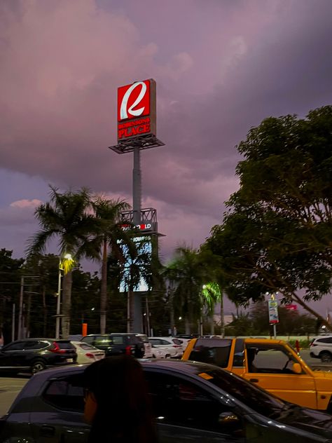 Parkiran Mall Aesthetic, Robinsons Mall, Philippine Photography, Aesthetic Philippines, Sunset Philippines, Philippines Aesthetic, Mall Aesthetic, Do Good Quotes, Couple Shadow