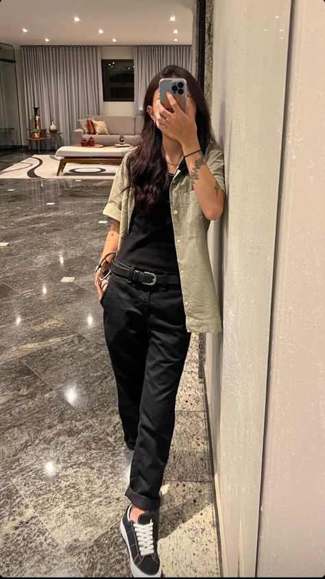 Tomboy Style 2023, Dani Soomin Outfits, Fem And Masc Outfit, Masc Semi Formal Wear, Girl Masculine Outfits, Formal Tomboy Outfits, Tom Boy Style Women, Soft Butch Fashion, Masculine Outfits For Women Tomboys