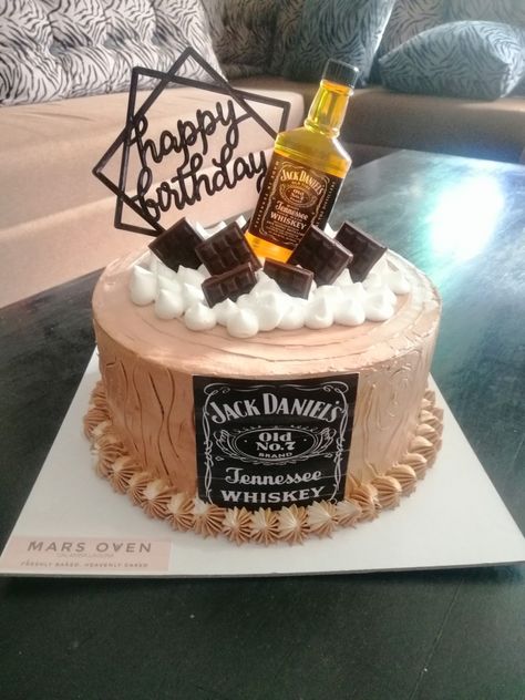 Jack daniels cake design Whiskey Cake Design Ideas, Jack Daniels Chocolate Cake, Whisky Theme Cake, Jack Daniel’s Cake, Jack Daniels Cake Design, Whisky Cake Design, Jack Daniels Cake For Men, Simple Whipped Cream Cake Design, Liquor Cake Design