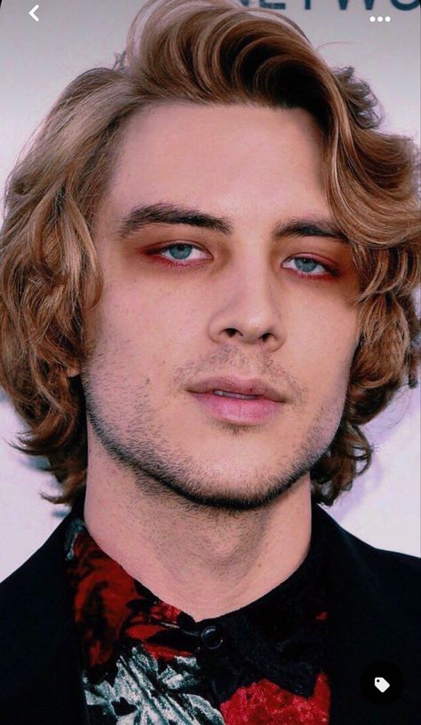 Euphoria Makeup For Men, Masc Vampire Makeup, Mens Eye Makeup, Guy Makeup Looks, Men’s Makeup, Male Makeup Looks, Man Make Up, Masculine Makeup, Eye Makeup Dark