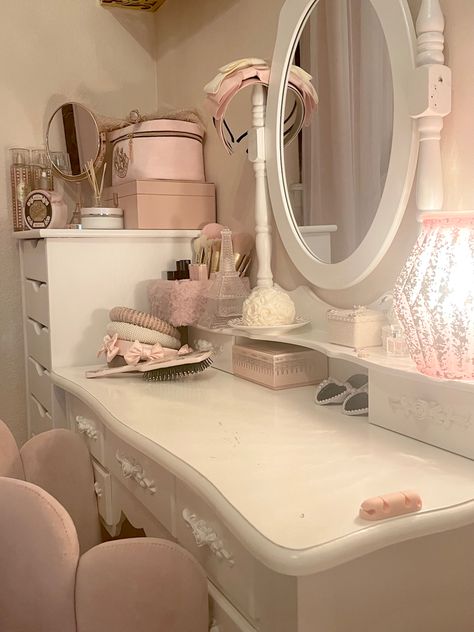 2000s Dorm Room Aesthetic, Princess Vanity, Coquette Wonyoungism, Sanrio Aesthetic, Coquette Room, Dekorasi Kamar Tidur, Princess Room, Girly Room, Inspire Me Home Decor