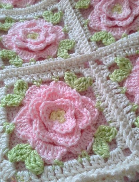 Jardin Style Shabby Chic, Shabby Chic Crochet, Granny Square Häkelanleitung, Motifs Granny Square, Shabby Chic Garden, Crocheted Blanket, Confection Au Crochet, Shabby Chic Pink, Haken Baby